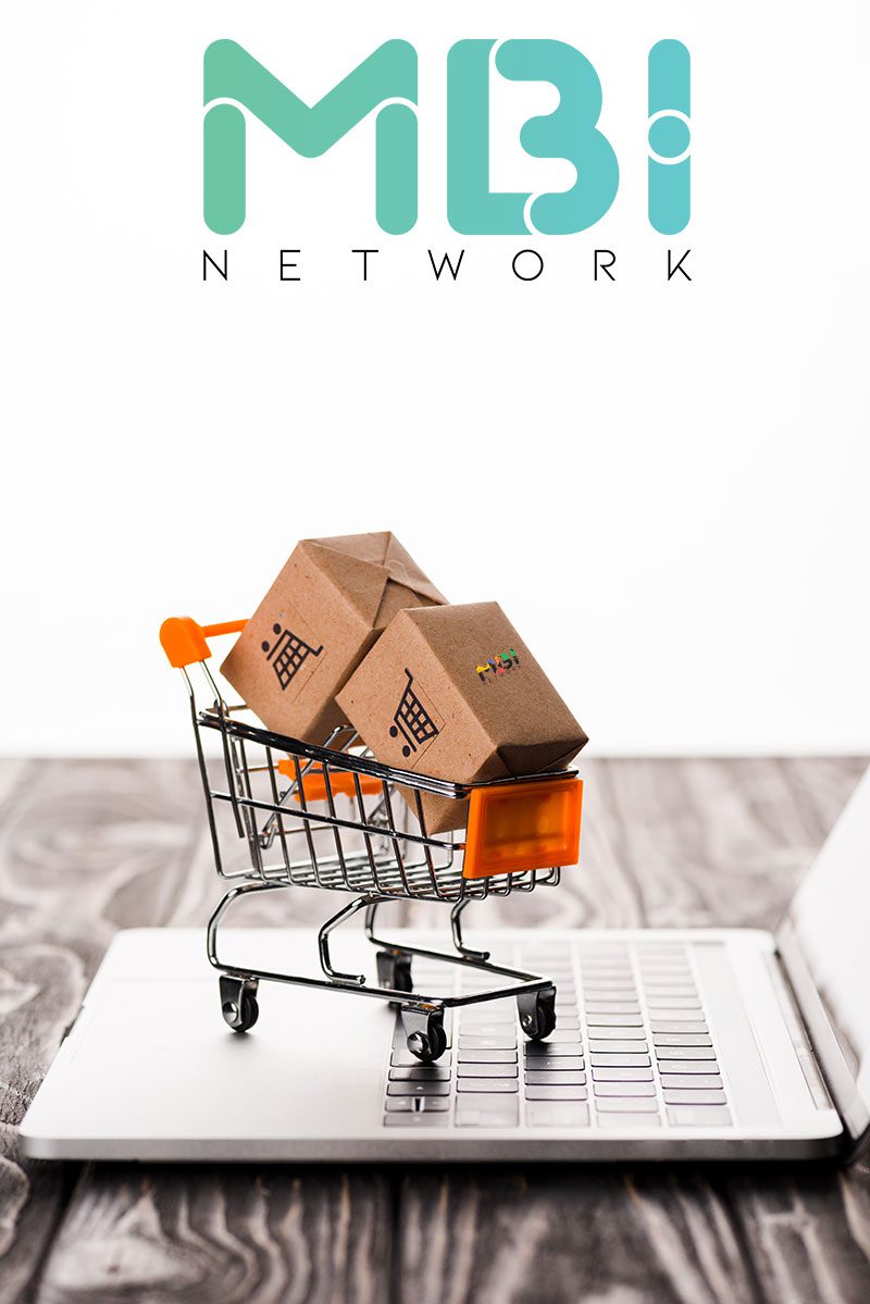 1 petit chariot de super marché pleins de sacs sur lesquels il y'a le logo mbi-network webdesign-responsive conception visuelle marketing digital e-commerce ux expérience utilisateur